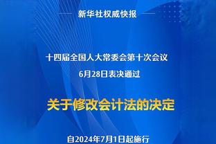 比赛还未开始，转播镜头已经数次给到替补席的梅西